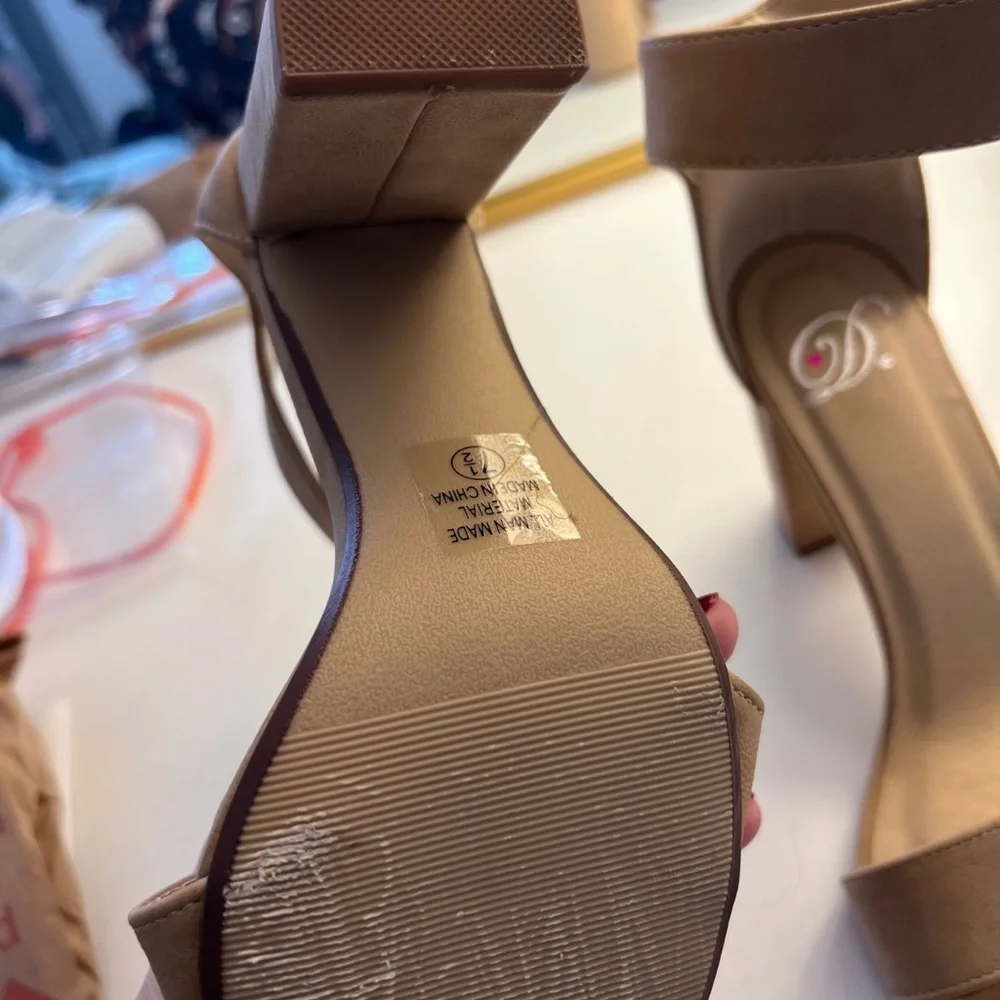 Nude color heels - Picture 3 of 4